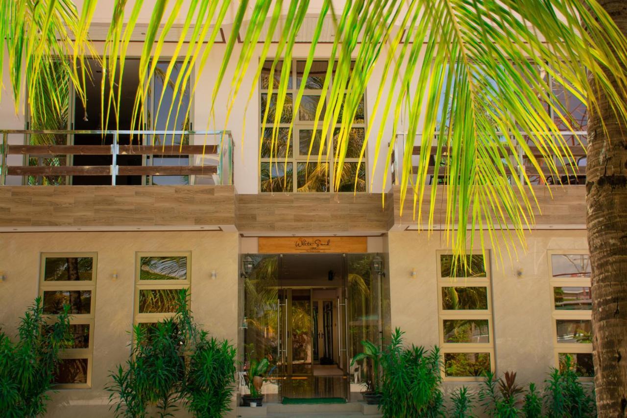 White Sand Lodge Maafushi Esterno foto