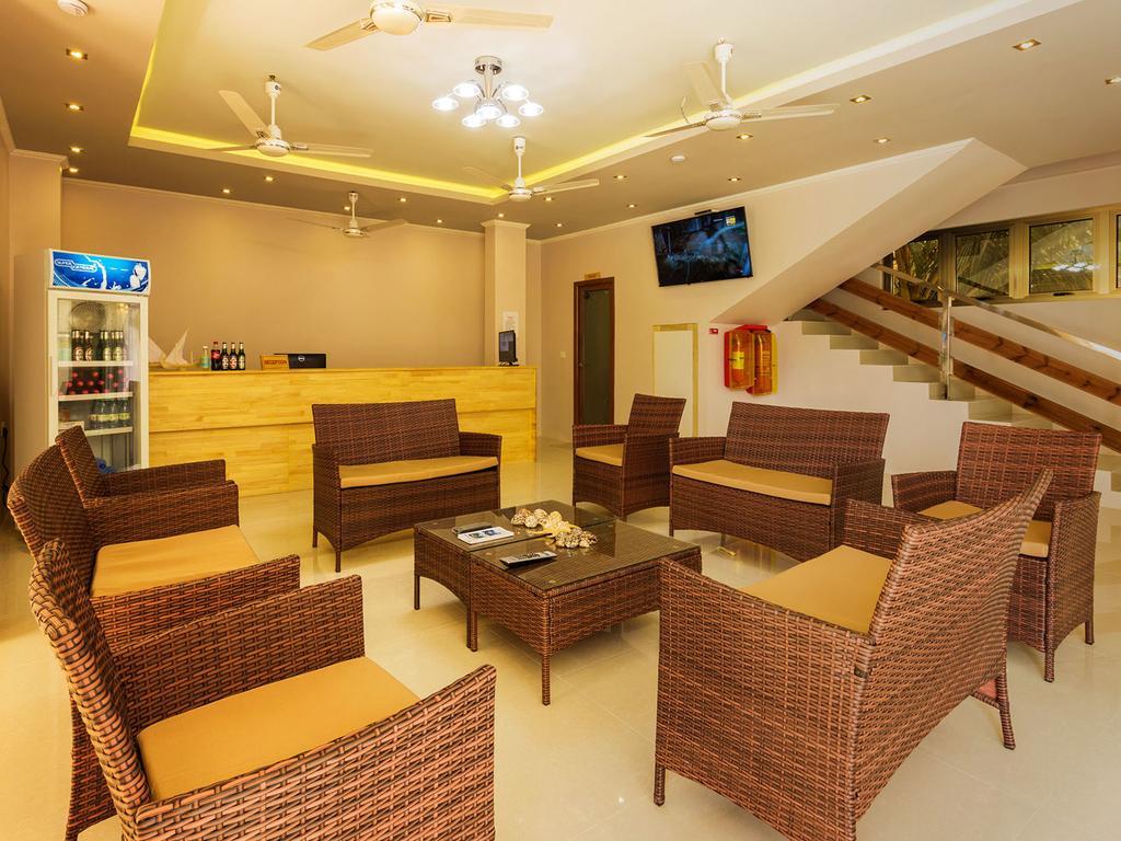 White Sand Lodge Maafushi Esterno foto