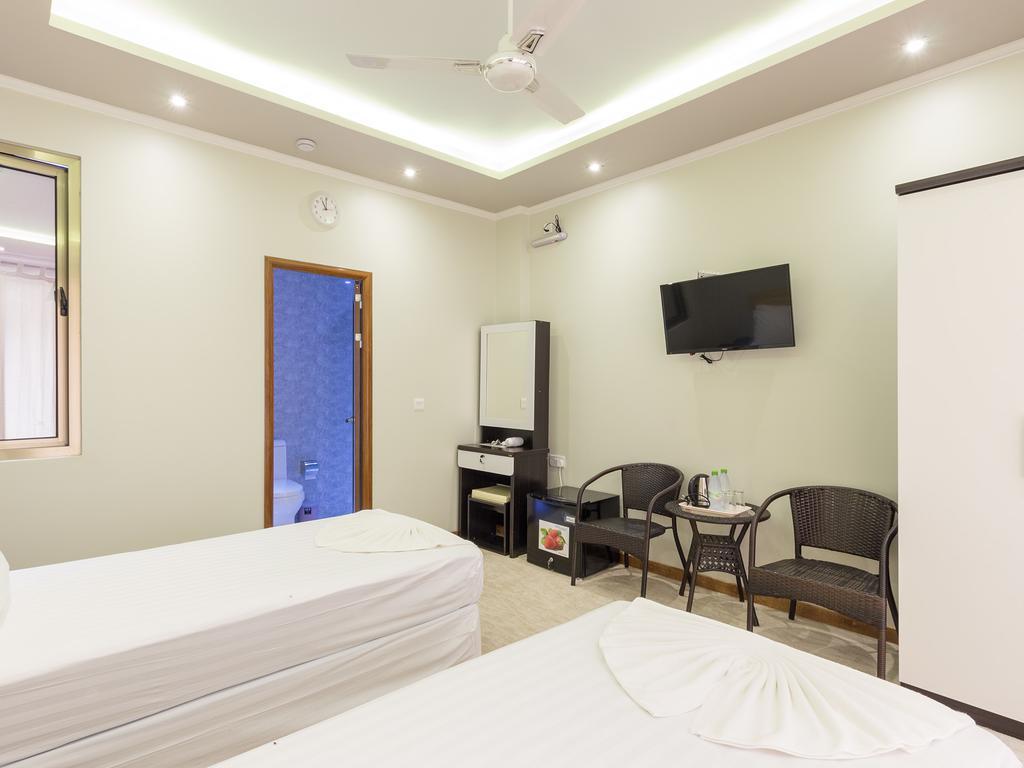White Sand Lodge Maafushi Esterno foto