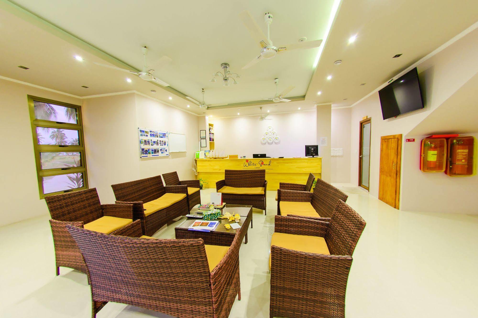White Sand Lodge Maafushi Esterno foto