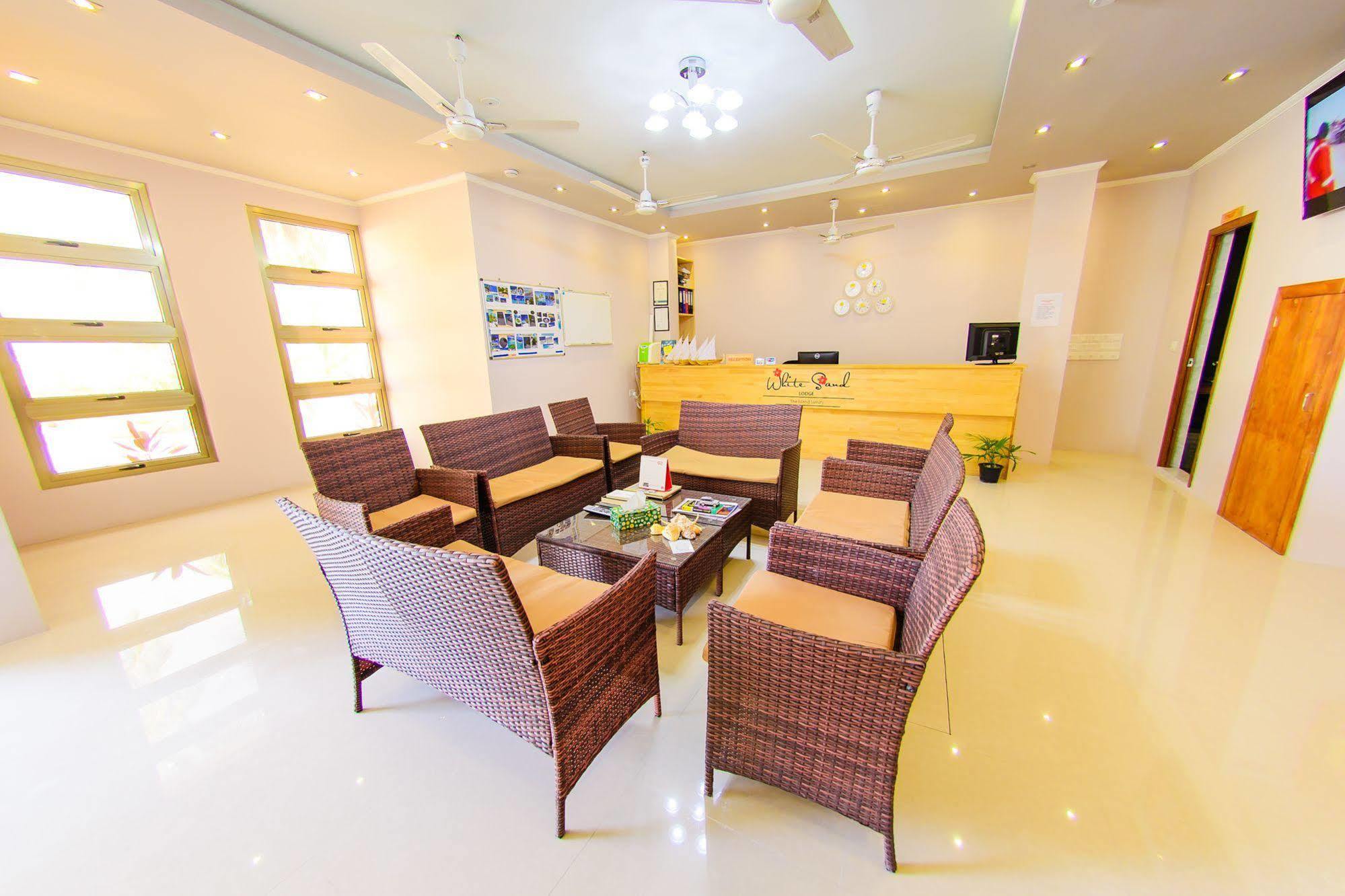 White Sand Lodge Maafushi Esterno foto