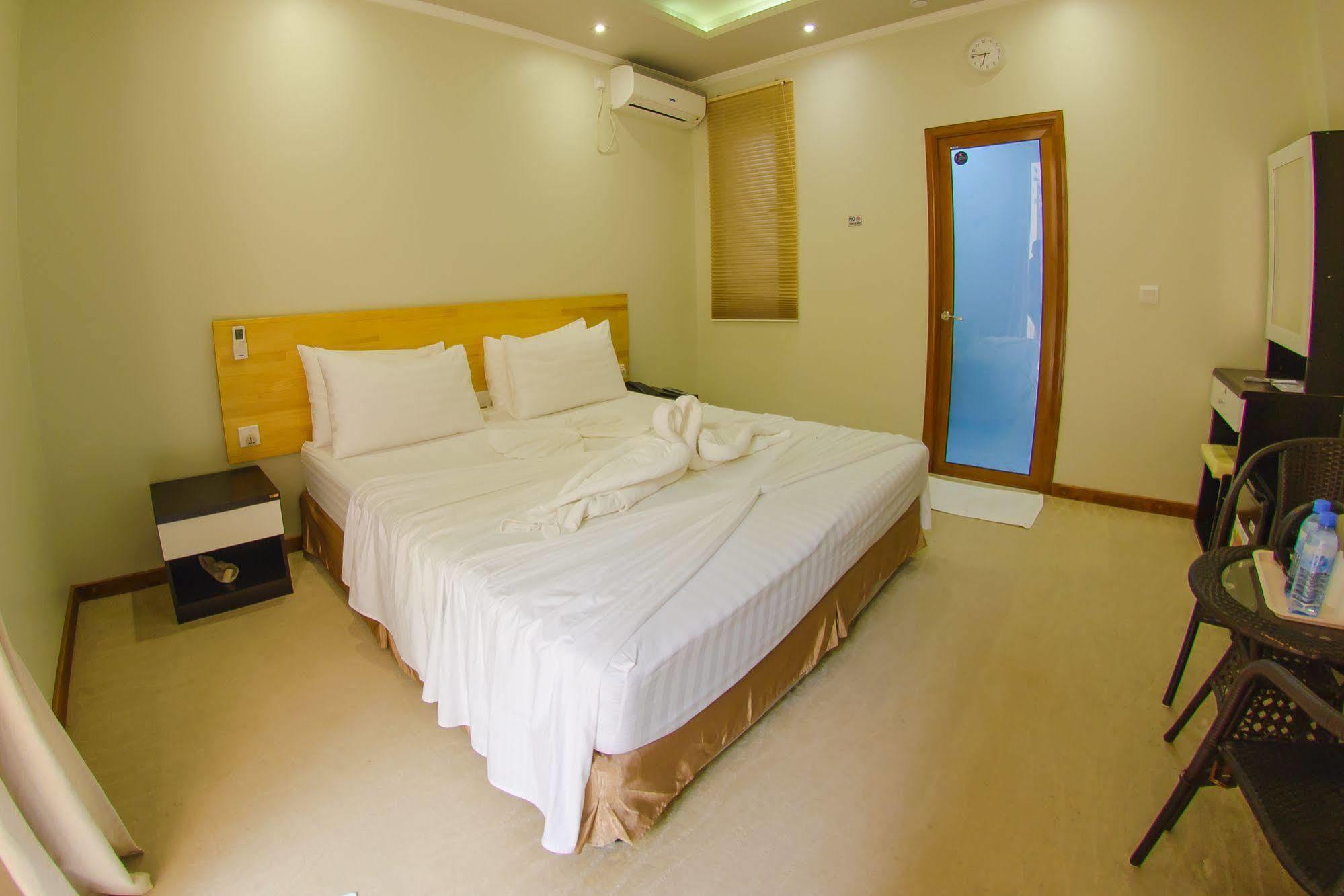 White Sand Lodge Maafushi Esterno foto