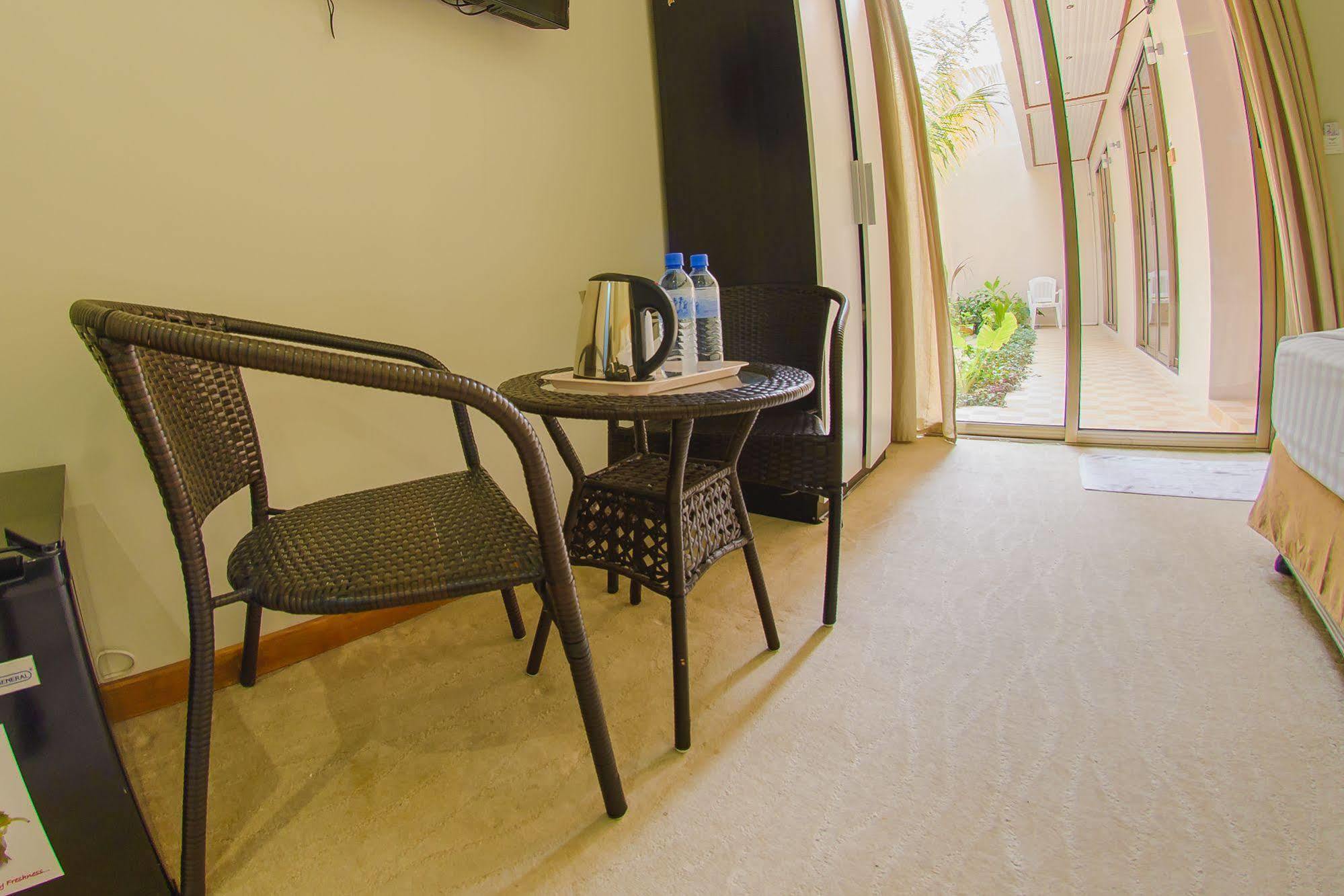 White Sand Lodge Maafushi Esterno foto